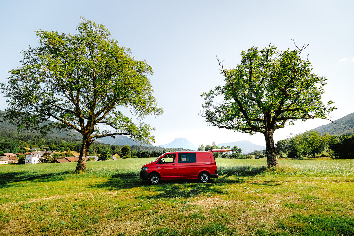 Coquille Campervans vous propose le Van Duo pour vos aventures en couple en Haute Savoie